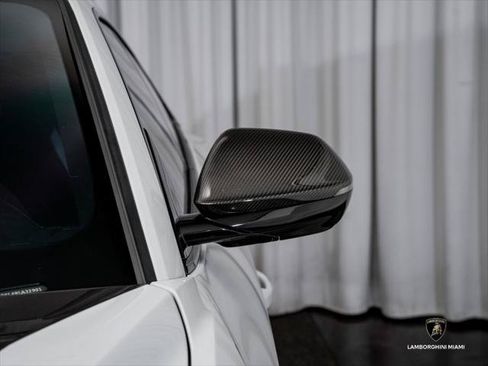 Used 2024 Lamborghini Urus Performante AWD/4WD image 10
