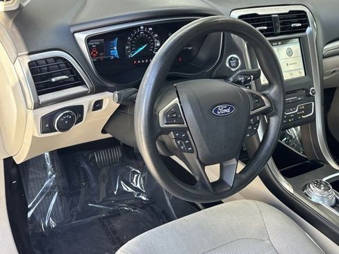 Used 2018 Ford Fusion SE w/ Fusion SE Technology Package image 13