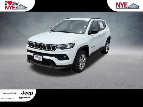 Used 2024 Jeep Compass Latitude AWD/4WD image 1