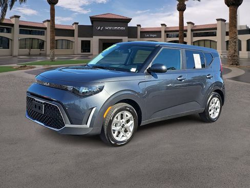 Used 2025 Kia Soul LX w/ LX Technology Package FWD image 4