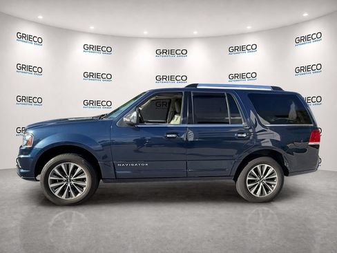 Used 2017 Lincoln Navigator Select RWD image 4