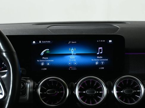 Used 2022 Mercedes-Benz GLB 250 4MATIC image 23