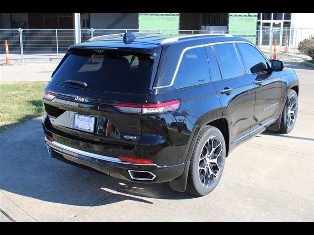 Used 2022 Jeep Grand Cherokee Summit AWD/4WD image 5
