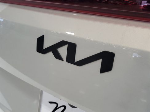 Certified 2025 Kia Carnival SX w/ SX Dark Edition Package image 7