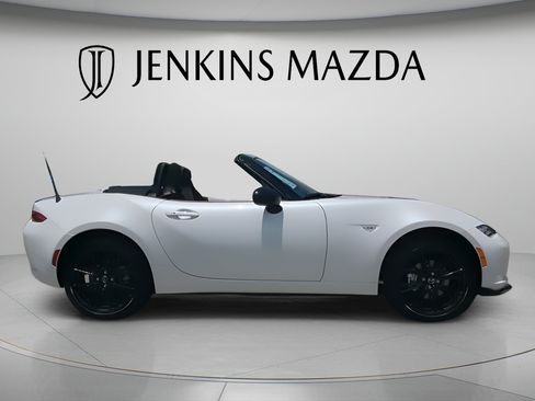 New 2026 MAZDA MX-5 Miata Club w/ Interior Package RWD image 8