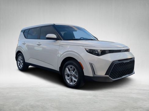 New 2025 Kia Soul LX image 2