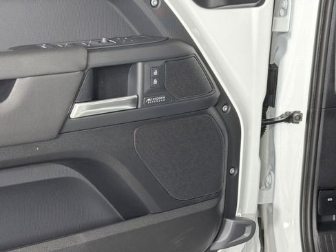 New 2026 Land Rover Defender 110 X-Dynamic SE image 22