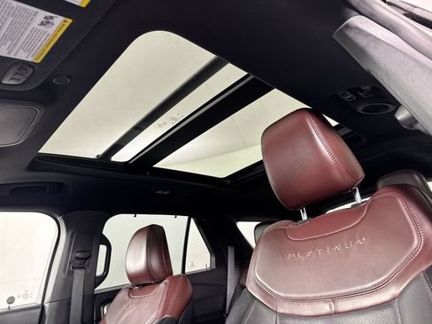 Used 2020 Ford Explorer Platinum w/ Premium Technology Package AWD/4WD image 19