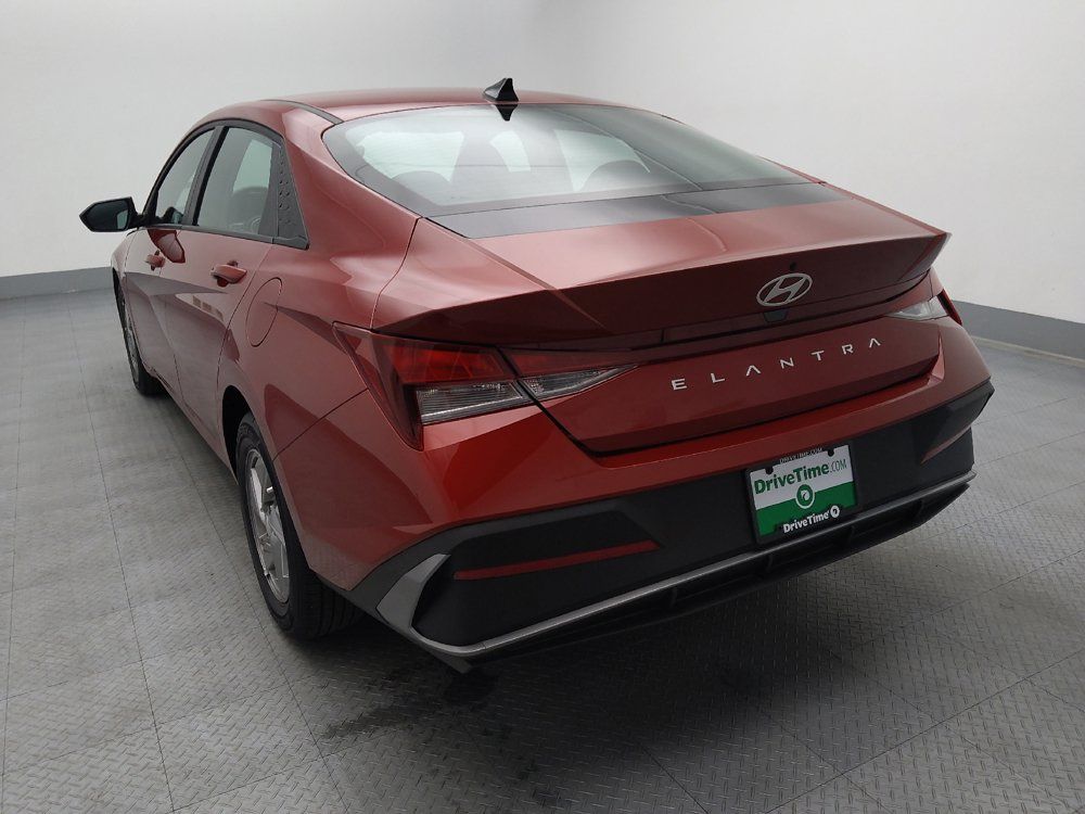 Used 2025 Hyundai Elantra SE FWD image 6