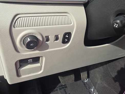 Used 2024 Jeep Wagoneer L Series III w/ Premium Group I image 32