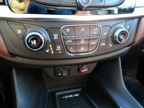 Used 2021 Chevrolet Traverse High Country image 30