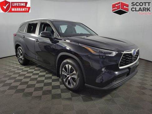 Used 2023 Toyota Highlander XLE FWD image 1