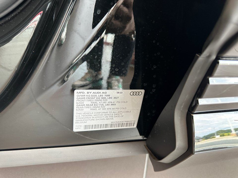Used 2024 Audi Q8 e-tron Premium Plus AWD/4WD image 35