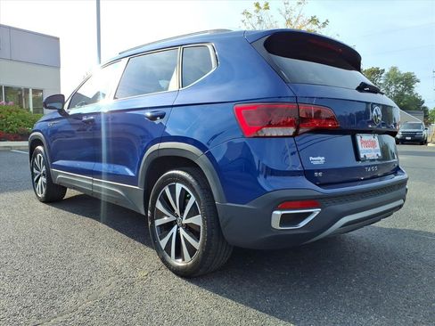 Certified 2022 Volkswagen Taos SE w/ Panoramic Sunroof Package image 4