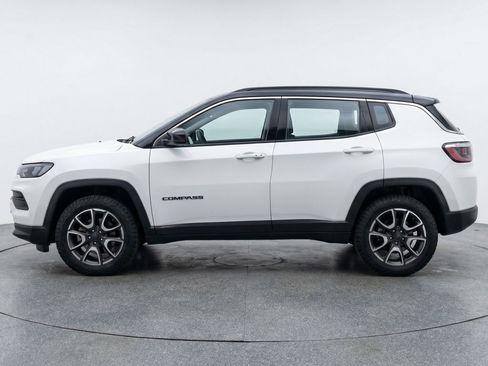 Used 2025 Jeep Compass Trailhawk AWD/4WD image 5