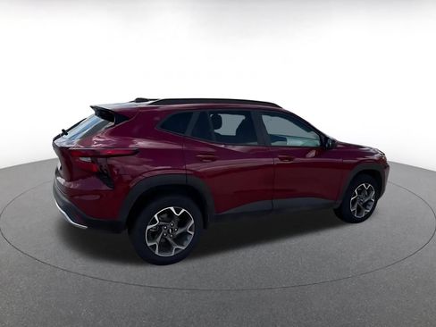 Used 2025 Chevrolet Trax LT FWD image 13