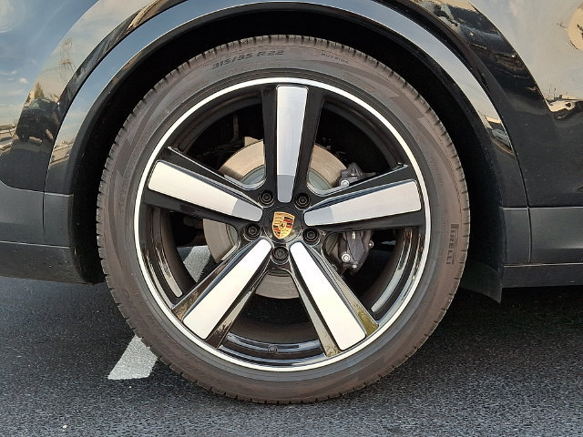 Certified 2025 Porsche Cayenne Coupe AWD/4WD image 13