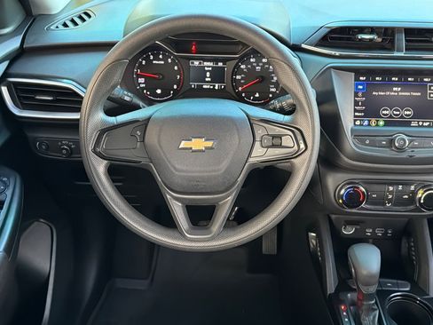 Used 2021 Chevrolet TrailBlazer LS w/ LPO, Blackout Package FWD image 11