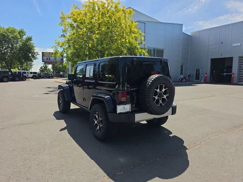 Used 2015 Jeep Wrangler Unlimited Sahara w/ Connectivity Group AWD/4WD image 3