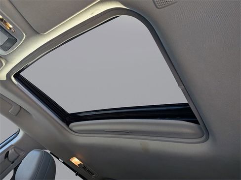 Used 2024 Toyota Sienna XLE image 23