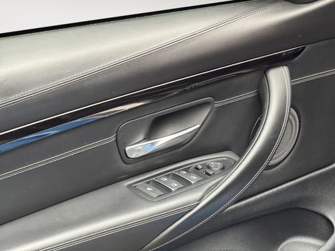 Used 2020 BMW M4 Convertible RWD image 21
