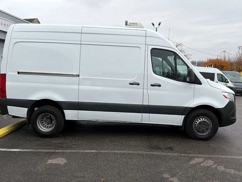 Used 2019 Mercedes-Benz Sprinter 144 image 13