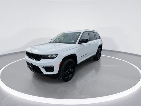 Used 2023 Jeep Grand Cherokee Limited w/ Black Appearance Package AWD/4WD image 7