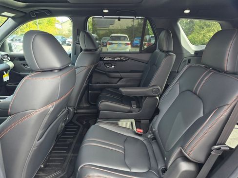 New 2025 Honda Pilot TrailSport image 9