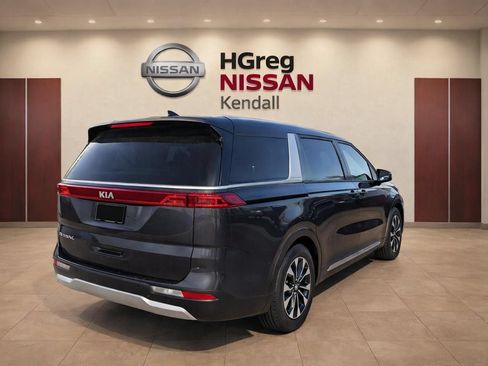 Used 2022 Kia Carnival EX FWD image 6