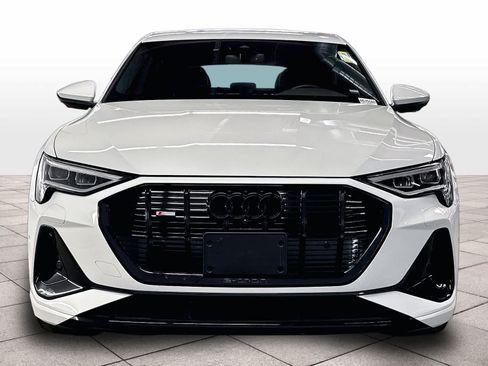 Used 2023 Audi e-tron Premium Plus w/ Premium Plus Package AWD/4WD image 3