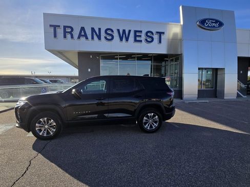 Used 2025 Chevrolet Equinox LT image 2