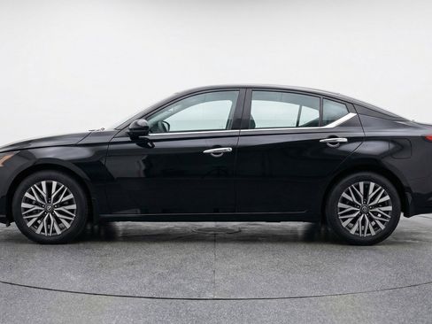 Used 2025 Nissan Altima 2.5 SV image 4