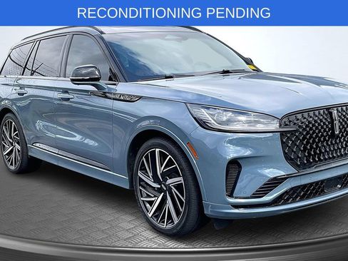 Used 2025 Lincoln Aviator Black Label w/ Jet Appearance Package AWD/4WD image 1