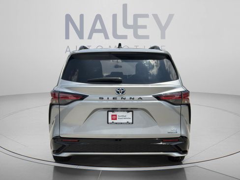 Certified 2023 Toyota Sienna XSE FWD image 4