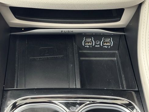 Used 2024 Chrysler Pacifica Limited image 40