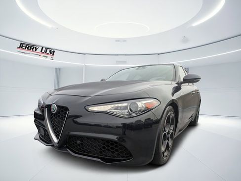 Used 2022 Alfa Romeo Giulia Ti image 6