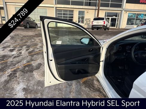 Used 2025 Hyundai Elantra SEL image 10