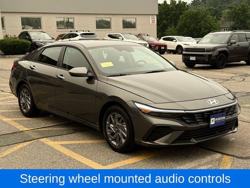 Used 2026 Hyundai Elantra Hybrid FWD image 8