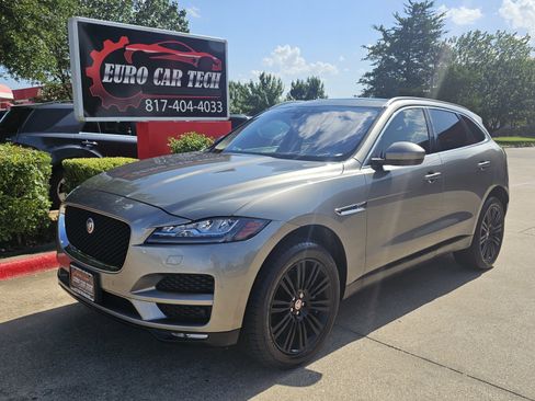 Used 2018 Jaguar F-PACE Portfolio image 1