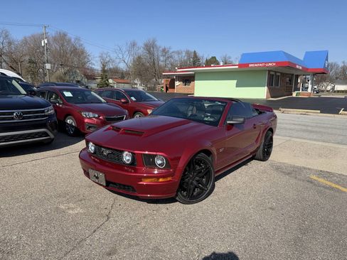 Used 2006 Ford Mustang GT Premium image 2