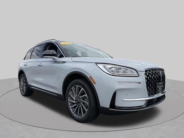 Used 2025 Lincoln Corsair Reserve w/ Towing Package AWD/4WD image 2