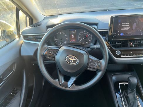 Used 2025 Toyota Corolla LE image 34