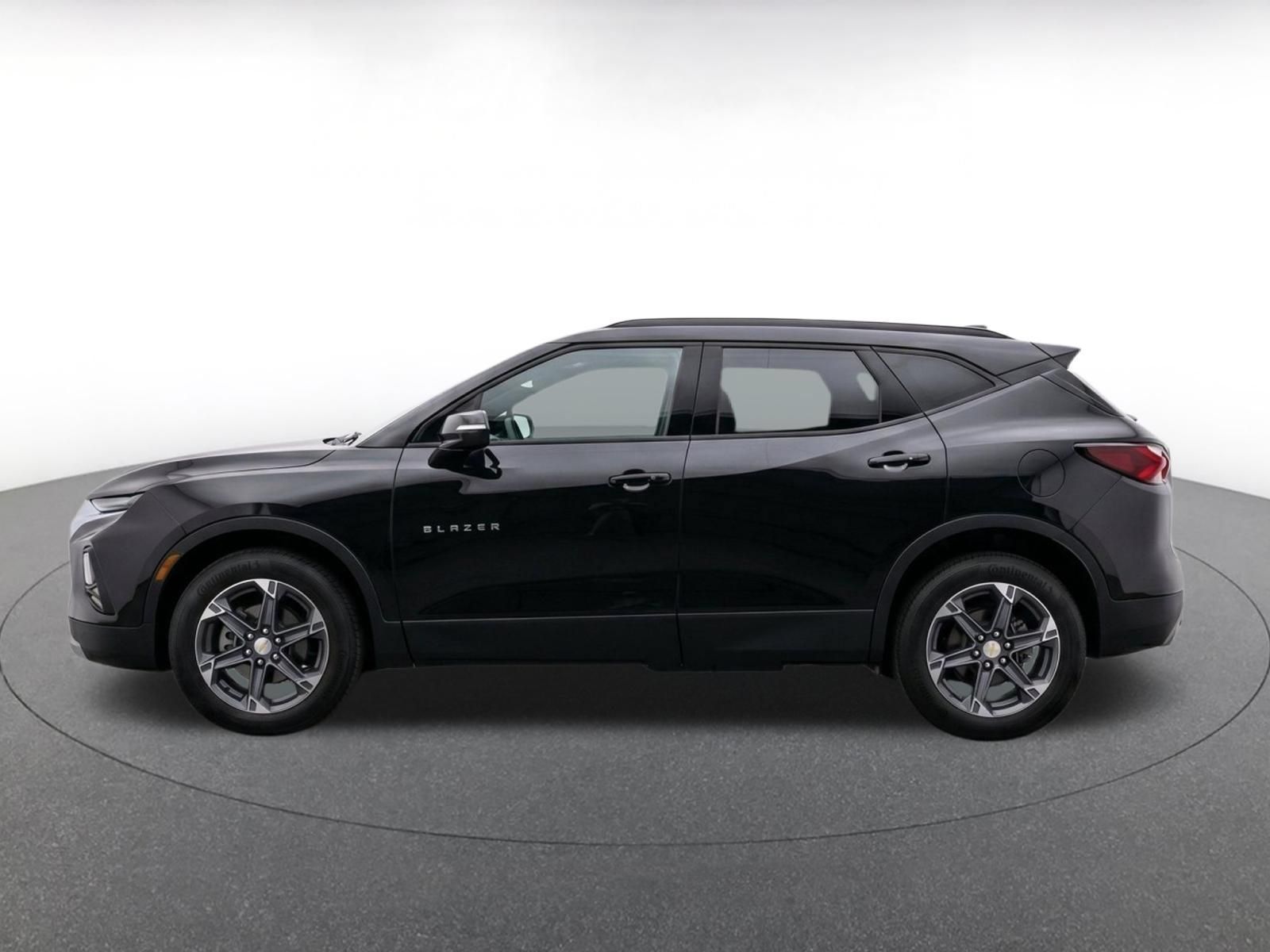 Used 2025 Chevrolet Blazer LT FWD image 4
