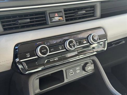 Used 2023 Honda Pilot LX image 15