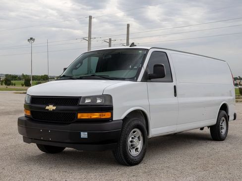 Used 2020 Chevrolet Express 3500 Extended w/ Driver Convenience Package RWD image 3