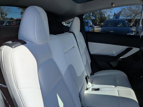 Used 2020 Tesla Model Y Long Range image 33