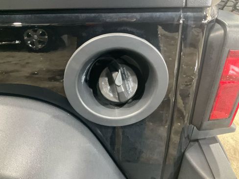 Used 2017 Jeep Wrangler Unlimited Rubicon w/ Cold Weather Group image 26