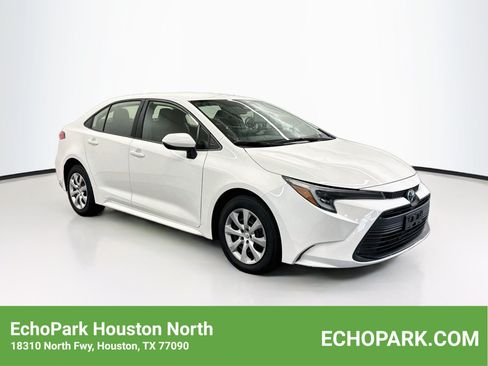 Used 2025 Toyota Corolla LE FWD image 1