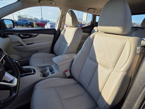 Used 2018 Nissan Rogue Sport SL image 10