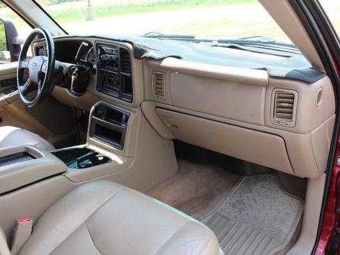 Used 2004 Chevrolet Silverado 2500 LT AWD/4WD image 20